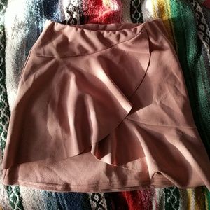 Blush ruffly skirt